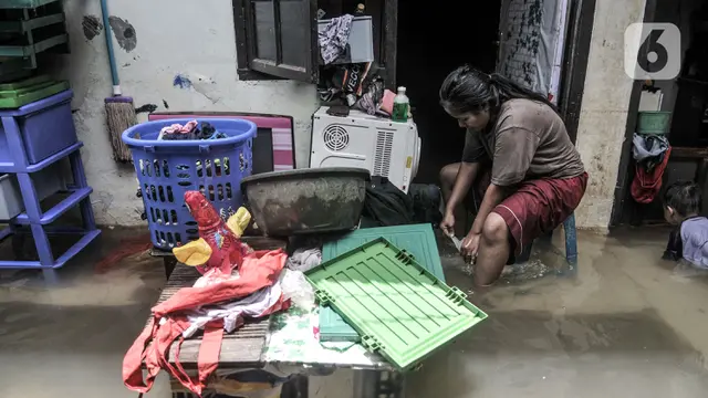 FOTO: Banjir di Kemang Timur Lambat Surut