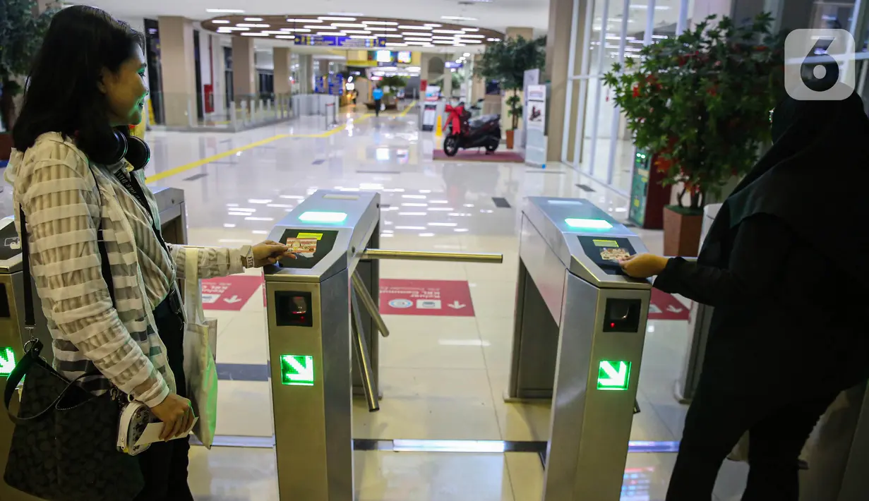 Pada peluncuran perdana ini disiapkan 200.000 kartu multi trip. Pada tahap awal ini juga baru dirilis 4 desain dari total 16 desain spesial. (Liputan6.com/Angga Yuniar)