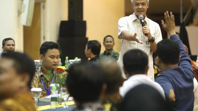 Ganjar Pranowo dan Anies Baswedan Isi Acara Diskusi di Tengah Demo 100 Mahasiswa