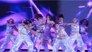 Tak hanya jadi tamu biasa, Cinta pun melakukan performance membawakan lagu hitsnya sambil dance. Ia pun tampil energic seperti biasanya. [Fimela/Daniel Kampua]