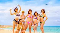 Idol Group BiS memamerkan foto-foto yang memperlihatkan seluruh personel tampil mengenakan bikini dengan gaya seksi dan menggoda.