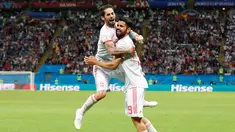 Pemain Spanyol, Diego Costa (kanan) merayakan gol usai mencetak gol ke gawang Iran dalam penyisihan Grup B Piala Dunia 2018 di Kazan Arena, Kazan, Rusia, Rabu (20/6). Gol tunggal Costa membawa Spanyol menumbangkan Iran. (AP Photo/Frank Augstein)