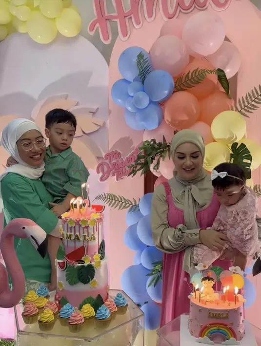 Artis kelahiran Cirebon 27 tahun silam itu menggelar syukuran sederhana di ulang tahun putrinya. "Walau sederhana tapi begitu khidmat karena bersama orang2 tersayang.." sambung Irish Bella. [Instagram/_irishbella_]