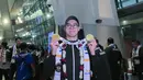 Atlet renang, Jason Donovan Yusuf, berpose setelah acara penyambutan atlet SEA Games 2025 di Bandara Soekarno-Hatta, Tangerang, Selasa (16/12/2025). (Bola.com/M Iqbal Ichsan)