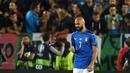 Pemain Italia, Simone Zaza gemas dan kesal saat gagal mencetak gol lewat penalti ke gawang Jerman pada laga perempat final Piala Eropa 2016 di Stadion Matmut Atlantique, Bordeaux, Minggu (3/7/2016) dini hari WIB. (AFP/Patrik Stollarz)
