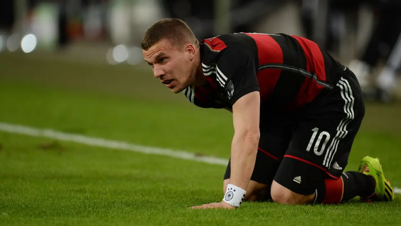Lukas Podolski bantah pertukaran dengan Julian Draxler