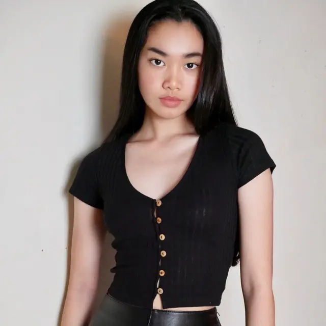 6 Potret Audrey Bianca, Peserta Indonesia's Next Top Model yang Viral Tak Bisa Gunting Kuku