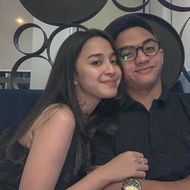Punya Kekasih Pilot, Ini 6 Potret Kemesraan Nimaz Dewantary dan Radifan Mirza