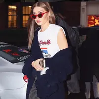 Gigi Hadid, sebagai publik figure tentu tak pernah bosan memperhatikan penampilannya. Tak jarang pula ia mengubah gayanya dengan sesuatu yang baru. Hal ini pastinya untuk memberikan suasana baru kepada para fansnya. (Instagram/gigihadid)