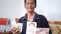 Pria asal Brondong Lamongan, Edy Santoso (45), fotonya terpampang di bungkus rokok. (merdeka.com)