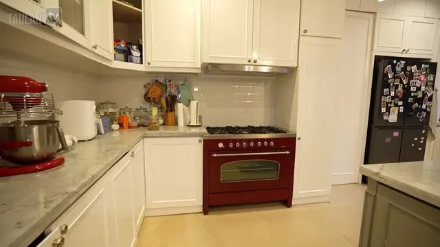 Dapur Bunga Citra Lestari. [Foto: YouTube/TaulanyTV]