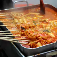 Jangan sampai nggak nyobain 19 street food ini kalau kamu pergi ke Korea Selatan. (Via: lovesouthkorea.tumblr.com)