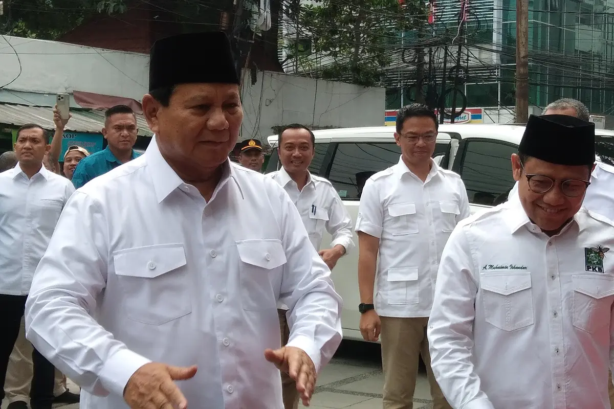 Ketua Umum PKB Muhaimin Iskandar alias Cak Imin menyambut kedatangan Presiden terpilih 2024-2029 Prabowo Subianto.