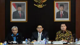 Pimpinan DPR RI yang diwakili dua wakil ketua Fadli Zon dan Agus Hermanto menerima kedatangan pengurus Front Pelopor di Gedung DPR, Jakarta, (9/10/14). (Liputan6.com/Andrian M Tunay)  