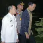 Presiden Joko Widodo didampingi Gubernur Riau Syamsuar ketika mendarat di Pekanbaru untuk memantau Karhutla dan kabut asap. (Liputan6.com/Istimewa/M Syukur)