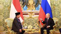 Menteri Pertahanan sekaligus presiden Indonesia terpilih Prabowo Subianto bertemu Presiden Rusia, Vladimir Putin di Moskow, Rusia, Rabu (31/7/224). (Tim News).
