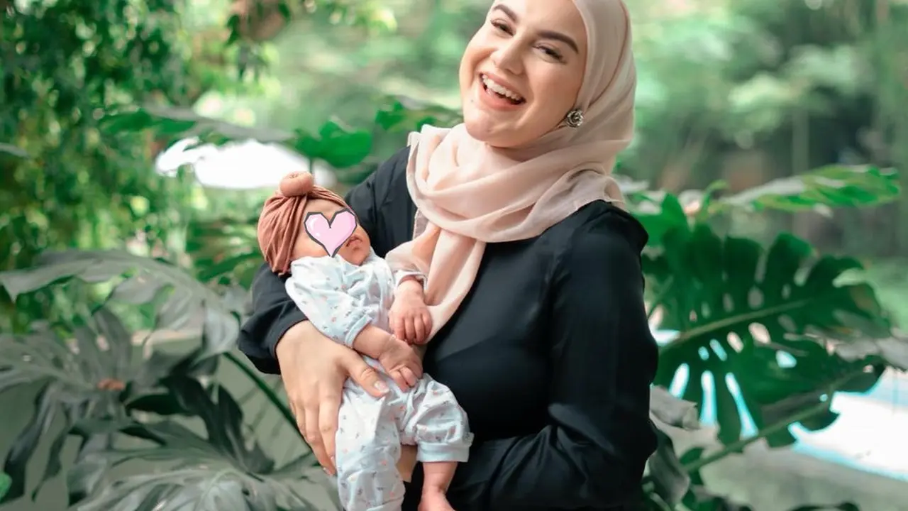 6 Potret Penampilan Irish Bella Usai Sebulan Melahirkan, Badannya Tetap Ideal