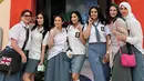 <p>Pedangdut Kristina (ketiga kiri) menghadiri pesta ulang tahun Ussy Sulistiawaty yang digelar di ballroom hotel mewah di Jakarta. Ia hadir bersama artis senior Tanah Air seperti Cut Keke, Iis Dahlia, Bella Saphira, Dina Lorenza, dan Marini Zumarnis. (Instagram/kristinadangdut)</p>