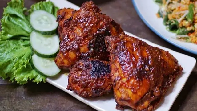 Sepiring ayam bakar pedas manis