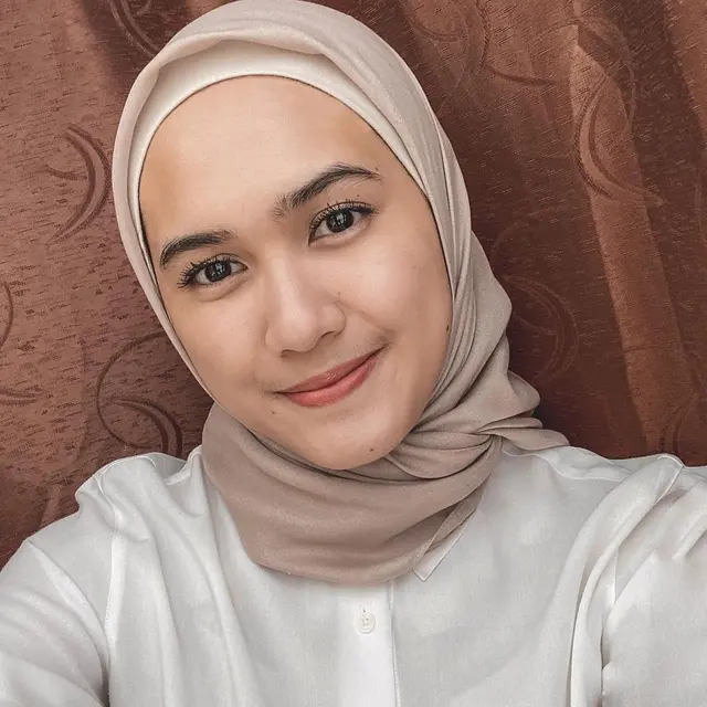 Akui Masih Belajar, Ini 6 Potret Annissa Adik Alyssa Soebandono dalam Balutan Hijab