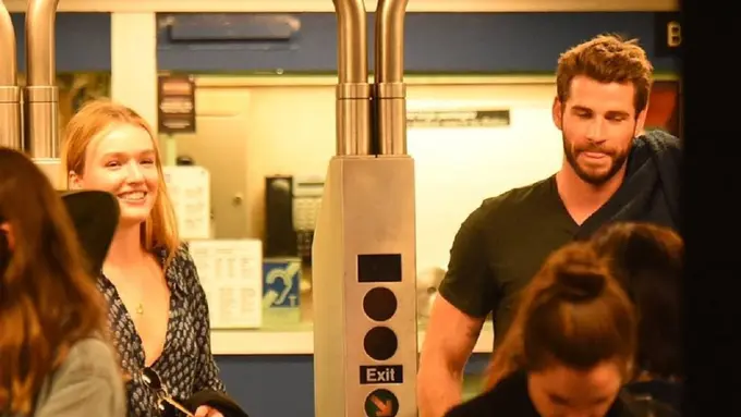 Liam Hamsworth dan Maddison Brown