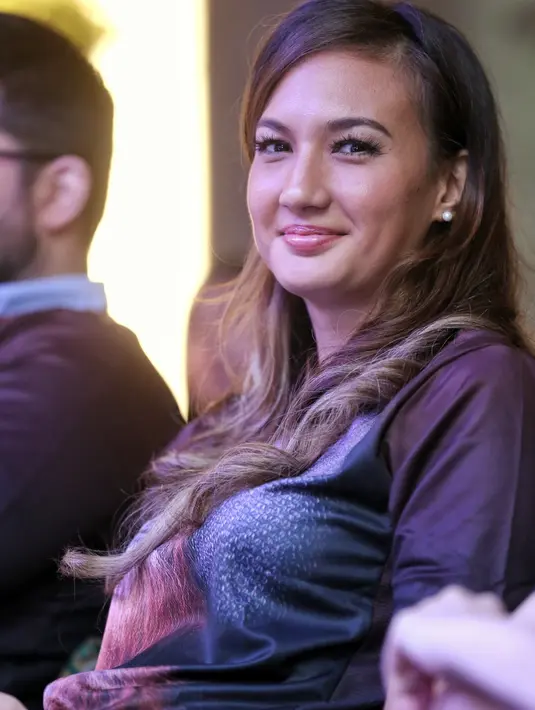 Ditambah lagi kondisi hutan yang dirusak oleh ulah manusia. Pemeran Kirana dalam film Erau Kota Raja itu mengaku miris hingga menanggis melihat itu. (Adrian Putra/Bintang.com)