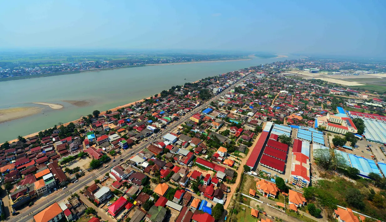 Foto yang diabadikan dari udara pada 7 Maret 2013 ini menunjukkan pemandangan Vientiane, ibu kota Laos. Laos merupakan satu-satunya negara yang terkurung daratan di Asia Tenggara. (Xinhua/Alan Liu)