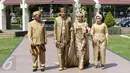 Pasangan selebriti, Lucky Hakim dan Tiara Dewi saat tiba di Masjid At Tin, Jakarta, Kamis (19/1). Pernikahan Lucky dan Tiara berlangsung sederhana dan tak banyak kerabat dan tamu undangan yang hadir. (Liputan6.com/Herman Zakharia)