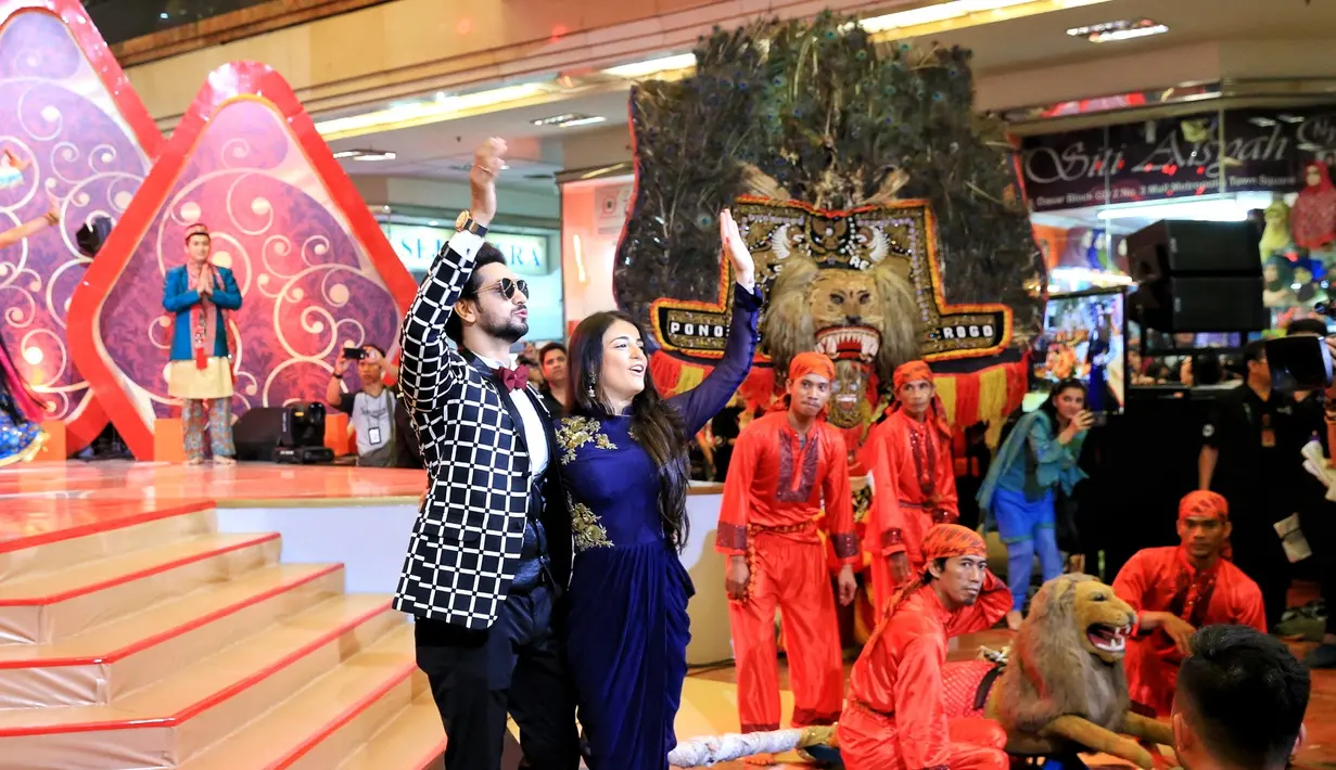 "Apa kabar. Aku cinta kalian semua," ucap Shakti Arora, pemeran Ranveer di Mall Metropolis Town Square, Tangerang, Banten pada Minggu (5/3). (Adrian Putra/Bintang.com)