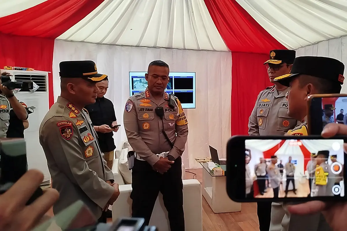 Kapolda Metro Jaya Irjen Pol Karyoto meninjau langsung pos pengamanan Operasi Ketupat Jaya 2025 di Rest Area Km 39A, Sabtu (22/3/2025).