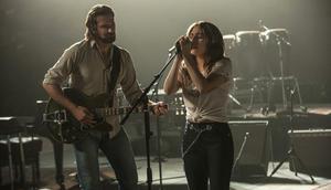 Gambar yang dirilis oleh Warner Bros menunjukkan Bradley Cooper dan Lady Gaga dalam adegan film "A Star is Born." Dalam film ini, Lady Gaga memerankan sosok Ally yang memiliki karakter polos dan pemalu. (Neal Preston/Warner Bros via AP)