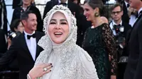 Potret Model Gaun Putih yang Dipakai Syahrini saat Festival Film Cannes 2025, Detail Motif Burung Curi Perhatian