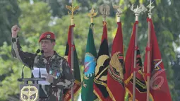 Komandan Jenderal (Danjen) Kopassus Mayjen TNI Doni Monardo berpidato saat acara syukuran HUT ke-63 Kopassus di Cijantung, Jakarta, Rabu (29/4/2015). Kopassus berharap bisa menjalin silaturahmi dengan berbagai pihak. (Liputan6.com/Herman Zakharia)