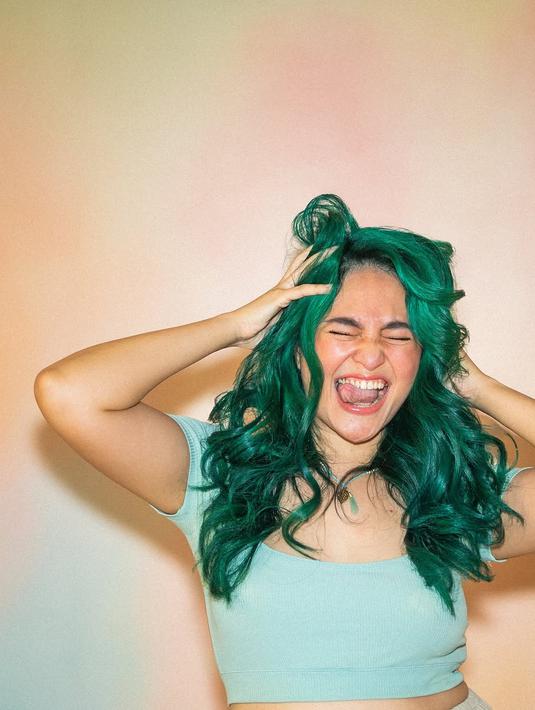 Transformasi ini mempertegas karakter Marshanda sebagai sosok yang selalu berani bereksperimen dengan gaya. Banyak penggemar mengaguminya karena dianggap sebagai inspirasi untuk tampil percaya diri tanpa takut berbeda. Marshanda sekali lagi membuktikan bahwa dirinya layak disebut sebagai trendsetter di dunia hiburan tanah air. (Liputan6.com/IG/@marshanda99)