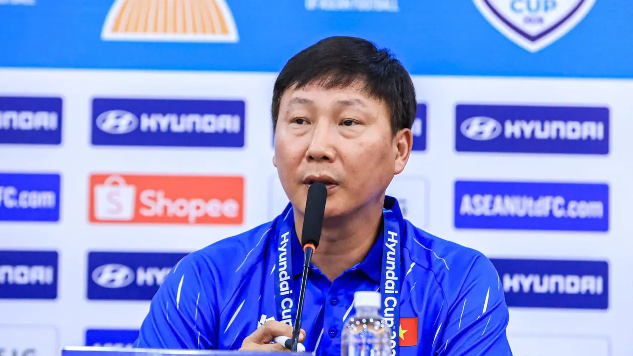 Kim Sang-sik - Timnas Vietnam