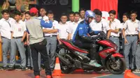 Yamaha Goes to School beri pelatihan keselamatan berkendara (Foto: Yamaha Indonesia).