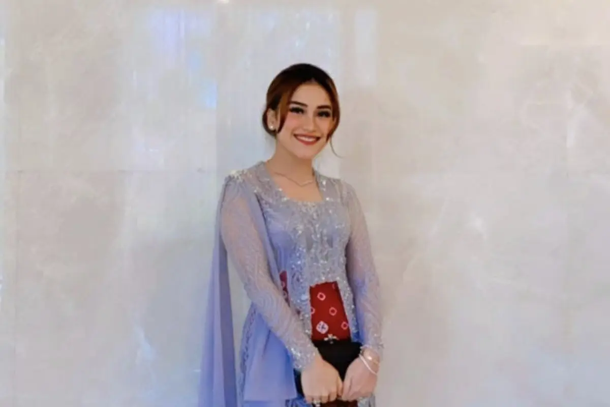 Hadir di Pernikahan Lesti-Billar, Ayu Ting Ting Tampil Kenakan Kebaya Kutu Baru/dok. Instagram @ayutingting92