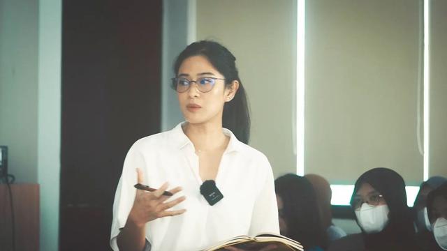 Sebut Enggak Pelit Nilai, Ini 7 Potret Dian Sastro Jadi Dosen di Vokasi UI