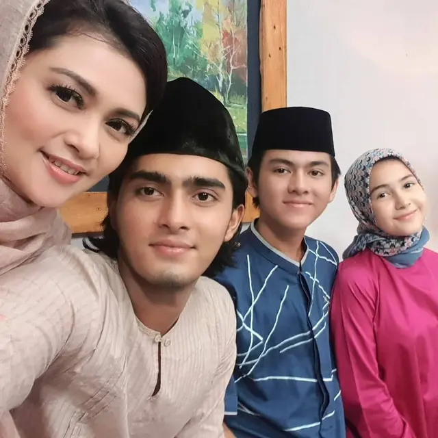 6 Potret Sandrinna Michelle Pakai Hijab, Disebut Mirip Irish Bella