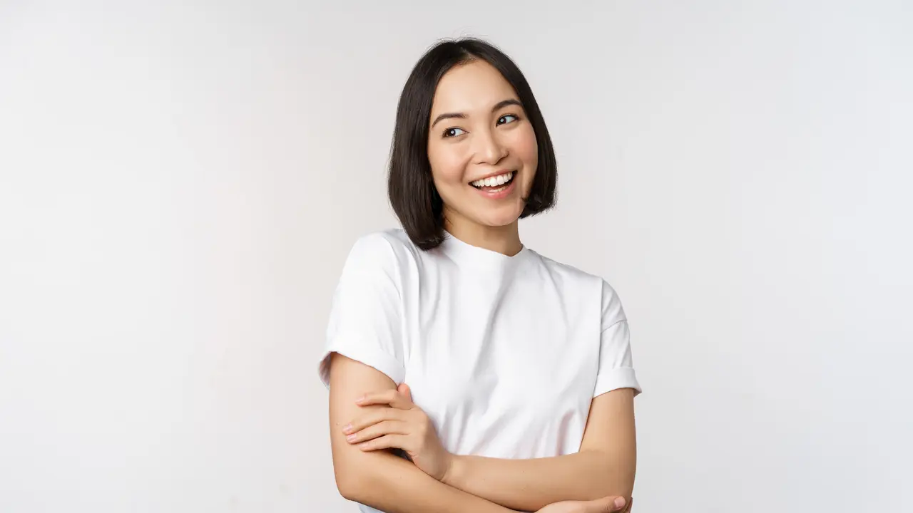 Produk skin tint dengan kandungan skincare untuk hasil wajah natural