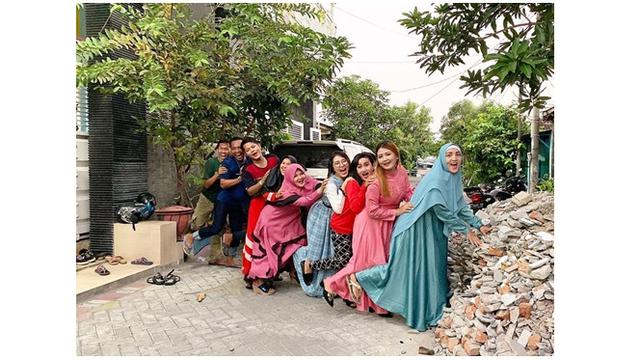 Momen Kebahagiaan Via Vallen dengan Keluarga