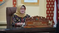 Deputi Bidang Statistik Distribusi dan Jasa Pudji Ismartini, dalam konferensi pers tingkat inflasi Maret tahun 2023, di Jakarta Pusat, Senin (3/4/2023). (FOTO: HUMAS BPS)