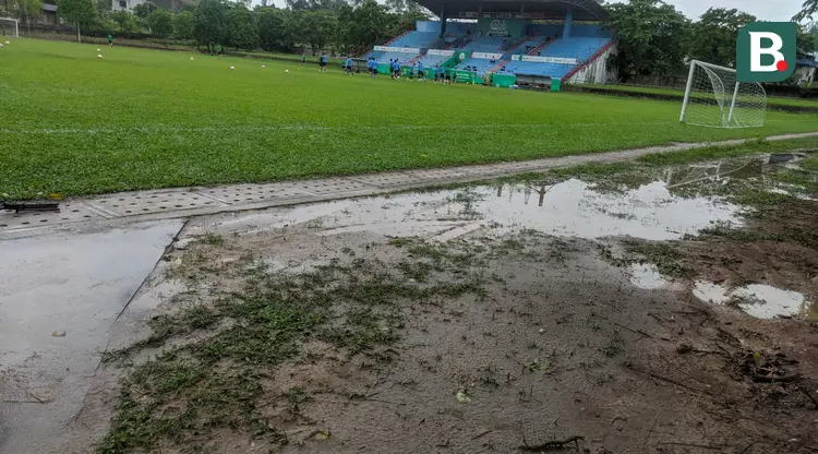 Becek, Suasana Tempat Latihan Timnas Indonesia