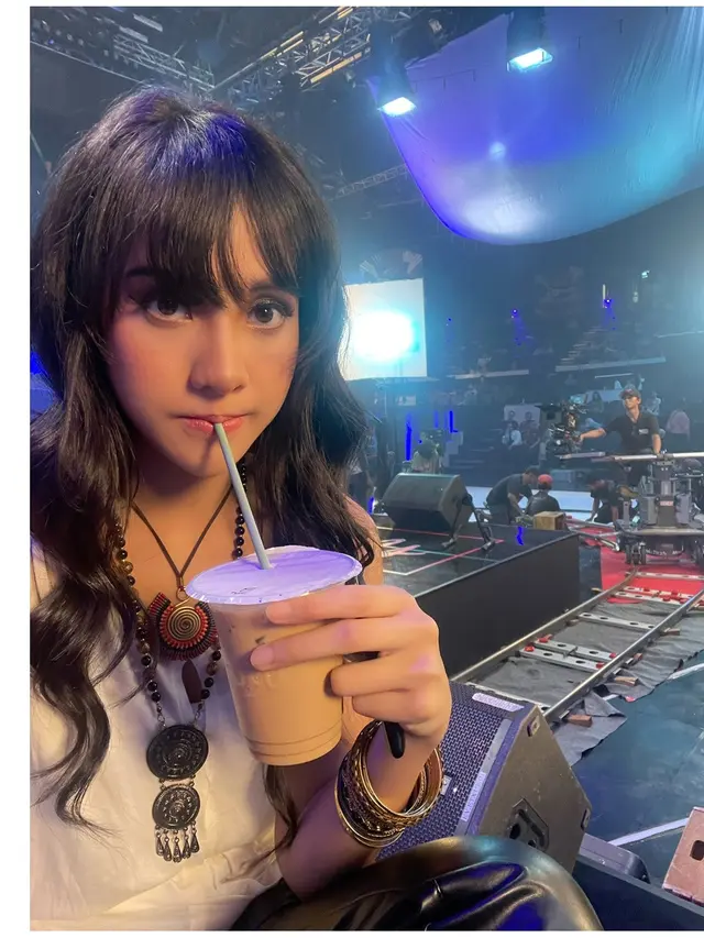 6 Potret Anya Geraldine Rilis Lagu Debut 'Bittersweet', Pakai Nama Panggung Naya
