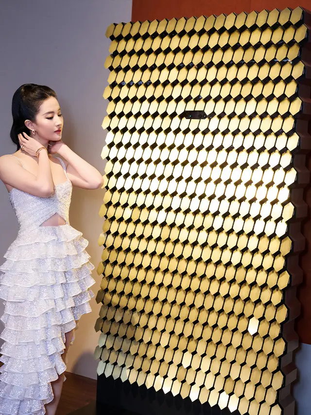 Bvlgari Rayakan Tahun Ular dengan Pameran "Serpenti Infinito" di Shanghai