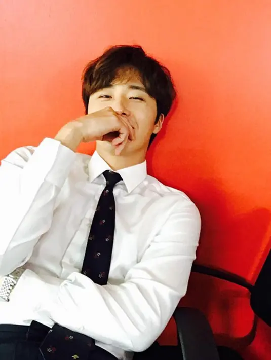 Sering mengeluh dengan sakit kepala yang dideritanya, ternyata Jung Il Woo terserang penyakit radang selaput otak. Lantaran penyakit itulah, Jung Il Woo harus mengurungkan niatnya menjadi tentara. (Instagram/Jilwww)