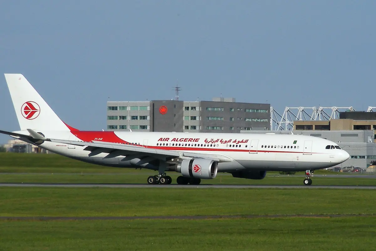 Pesawat Komersil Aljazair Hilang Kontak 50 Menit 
