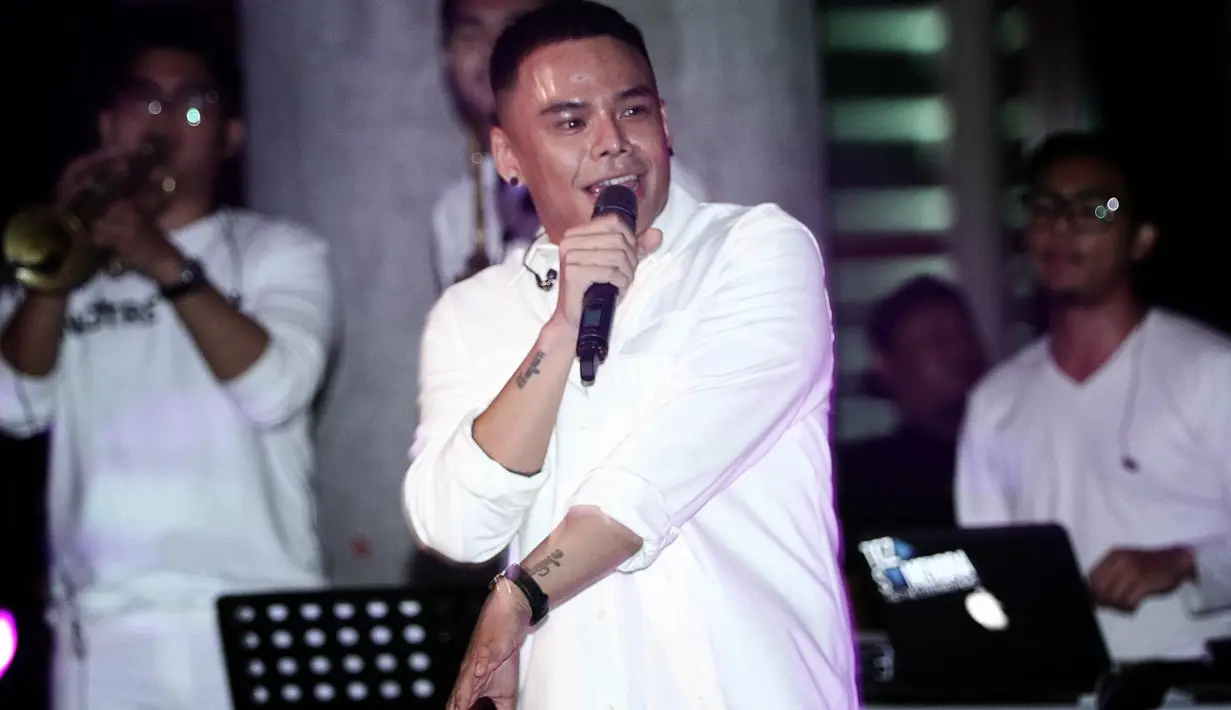 Enam buah lagu yang dari album perdananya itu lantas didaur ulang kembali dengan menggandeng 6 DJ kenamaan, salah satunya dari Belanda. (Deki Prayoga/Bintang.com)