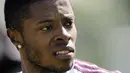 Lyon's Brazilian midfielder Michel Bastos takes part in a training session on May 6, 2011 in Lyon, two days ahead of their French L1 football match against Marseille. AFP PHOTO/PHILIPPE DESMAZES 