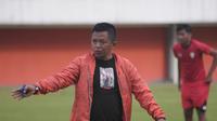 Pelatih Persis Solo, Agus Yuwono. (Bola.com/Vincentius Atmaja)